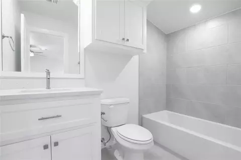 Bath - 12601 Samara Dr, Moore, OK 73173 photo 5 of 7
