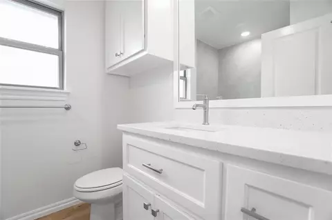 Bath - 12601 Samara Dr, Moore, OK 73173 photo 3 of 7