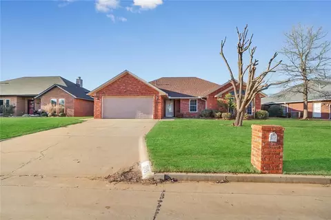 2909 N Towne Dr, Altus, OK 73521