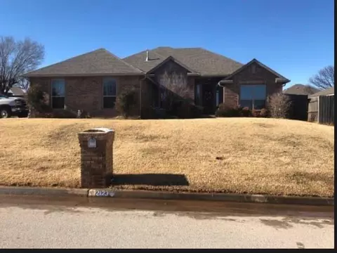2123 Oakridge Dr, Purcell, OK 73080