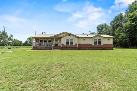 128 E Wichita Ave, Lookeba, OK 73053