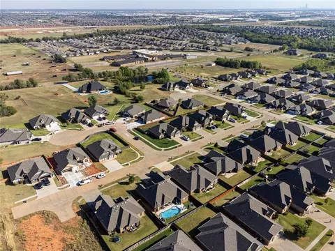 2248 E Thomas Ter, Mustang, OK 73064 photo 47