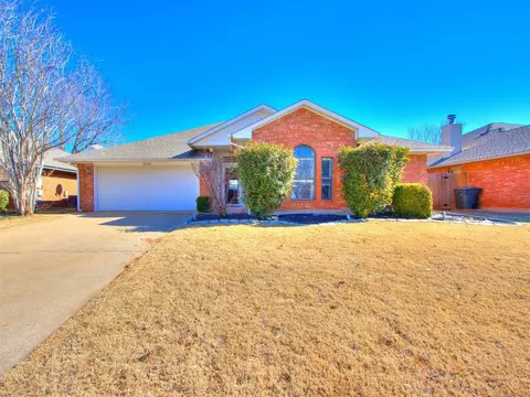 1008 Glacier Ln, Edmond, OK 73003