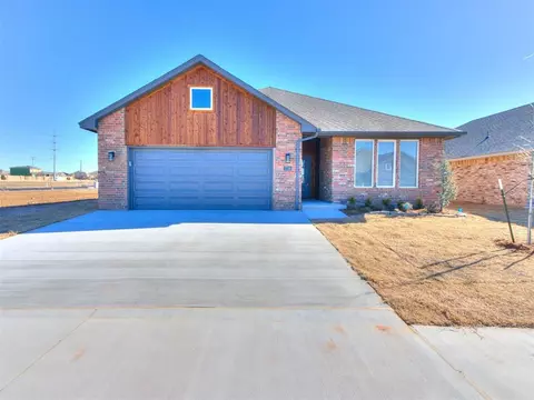 7716 Wilshire Woods Dr, Yukon, OK 73099