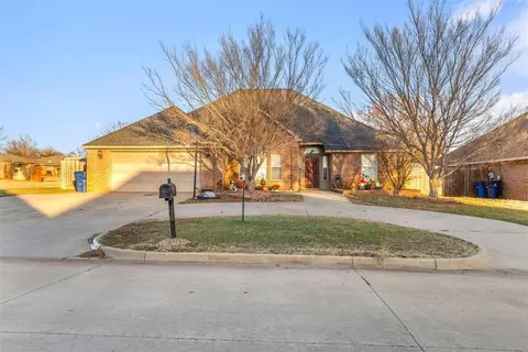 2108 Meadowview Dr, Duncan, OK 73533 photo 2