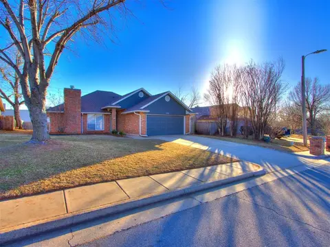 2204 W Rockypoint Dr, Edmond, OK 73003