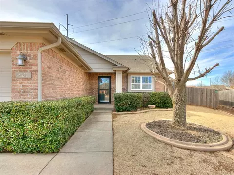 821 Beechwood Way, Moore, OK 73160