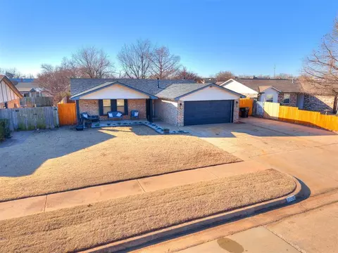 1006 NE 10th St, Moore, OK 73160