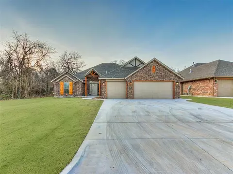 87 Woodrock St, Harrah, OK 73045
