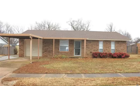 701 Woods Dr, Noble, OK 73068