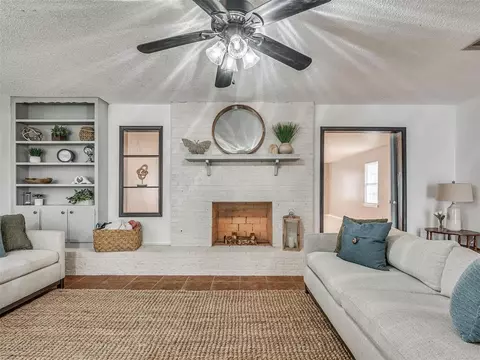 106 Elmview Dr, Chickasha, OK 73018