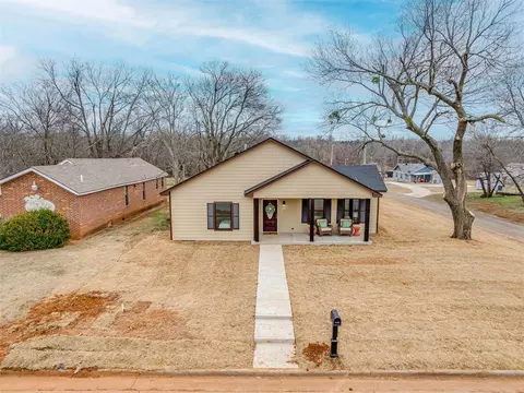 701 E Grant Ave, Guthrie, OK 73044