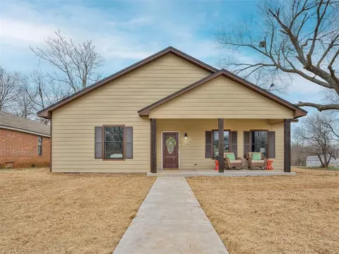 701 E Grant Ave, Guthrie, OK 73044 photo 2