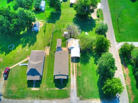 324 S Maple St, Crescent, OK 73028 photo 3