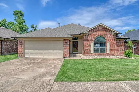 2008 Old Central Dr, Norman, OK 73071
