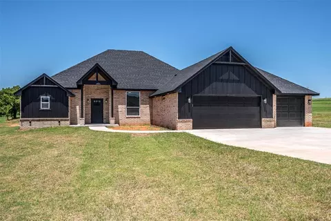 2432 Canyon Cir, Blanchard, OK 73010