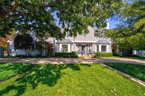 6710 Avondale Dr, Nichols Hills, OK 73116