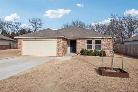 823 Twin Lakes Dr, Noble, OK 73068