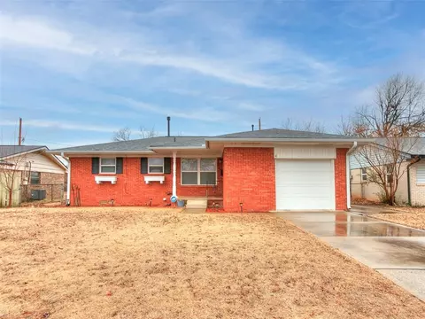 18 E 21 St, Edmond, OK 73013