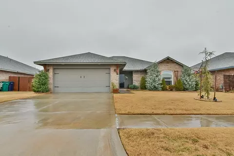 4805 Apatite Bluff Dr, Oklahoma City, OK 73179