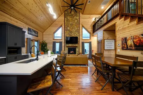 1514 Pine Hills Rd, Broken Bow, OK 74728