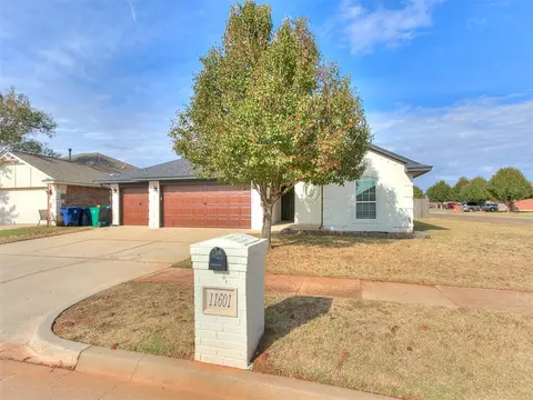 11601 SW 10th St, Yukon, OK 73099