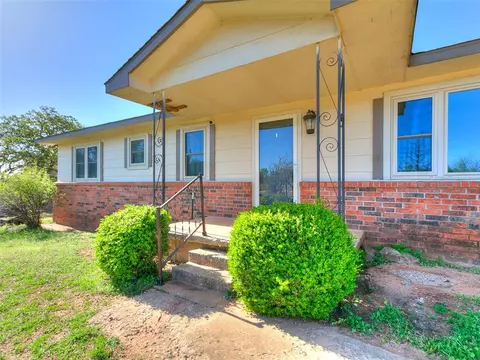 9304 Whitebrook St, Norman, OK 73026
