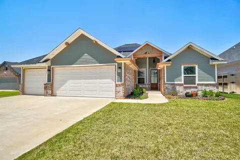 521 E Barajas Trail Ter, Mustang, OK 73064