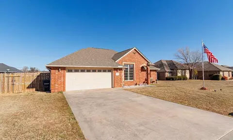 1113 Hershel Dr, Elgin, OK 73538