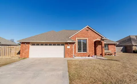 1113 Hershel Dr, Elgin, OK 73538 photo 2