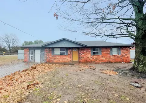 100 Lou Dr, Holdenville, OK 74848