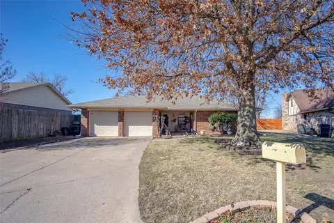 1209 Glenwood Dr, Moore, OK 73160