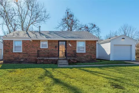 544 E Grumman Dr, Midwest City, OK 73110
