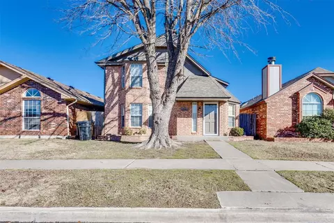 2116 Meench Dr, Moore, OK 73170