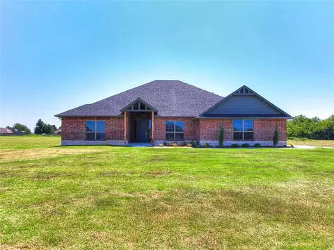 8981 Oak Tree Cir, Edmond, OK 73025