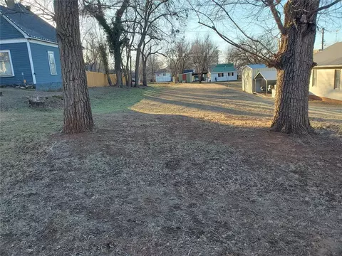 Ash, Guthrie, OK 73044