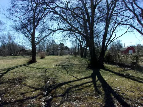 206 W Locust St, Tecumseh, OK 74873