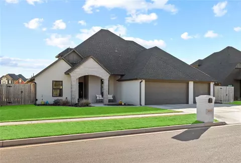2802 Cloud Nine Cir, Weatherford, OK 73096
