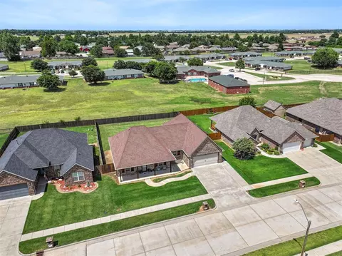 2536 Kadlan Dr, El Reno, OK 73036