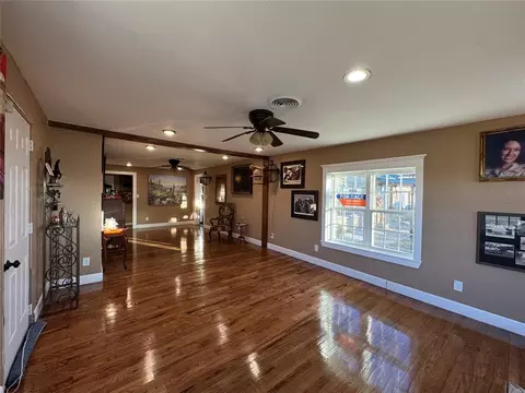 Living - 1932 E 2050 Rd, Hugo, OK 74743 photo 2 of 4