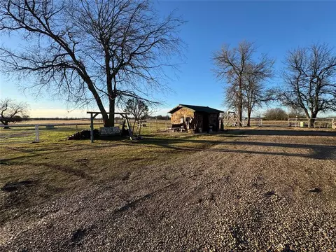 Exterior - 1932 E 2050 Rd, Hugo, OK 74743 photo 2 of 5