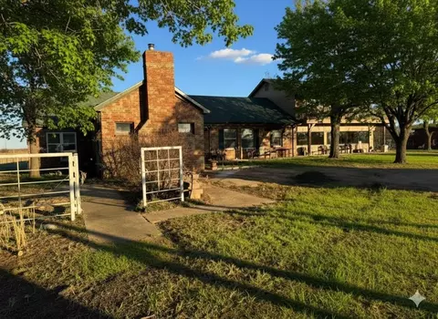 1932 E 2050 Rd, Hugo, OK 74743