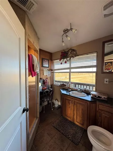 Bath - 1932 E 2050 Rd, Hugo, OK 74743 photo 4 of 5