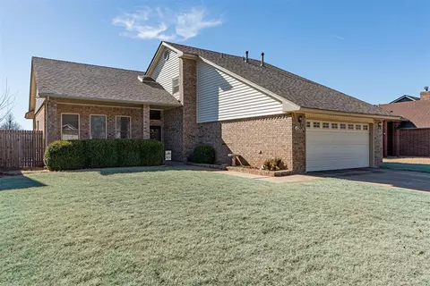1500 NE 26th St, Moore, OK 73160