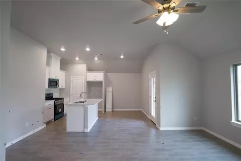 3217 Scissortail Way, Yukon, OK 73099
