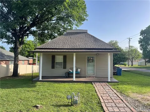 306 W 4th St, Chandler, OK 74834