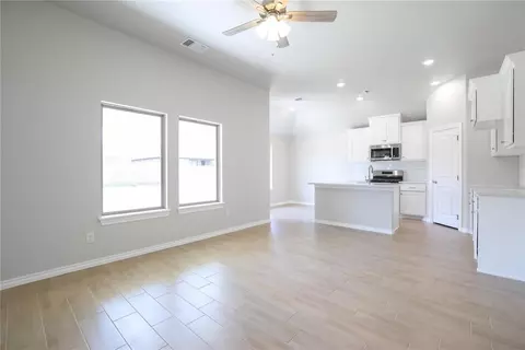 3213 Scissortail Way, Yukon, OK 73099