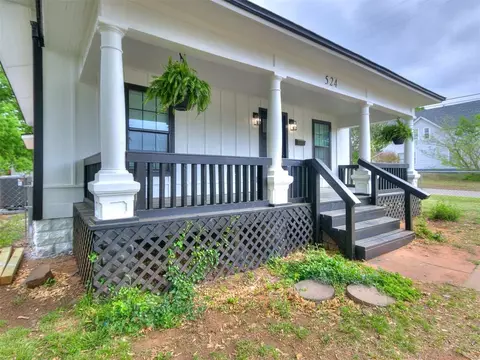 524 E Harrison Ave, Guthrie, OK 73044 photo 2
