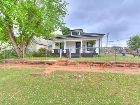 524 E Harrison Ave, Guthrie, OK 73044 photo 3
