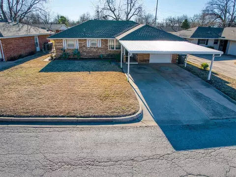 110 Eberle Dr, Moore, OK 73160